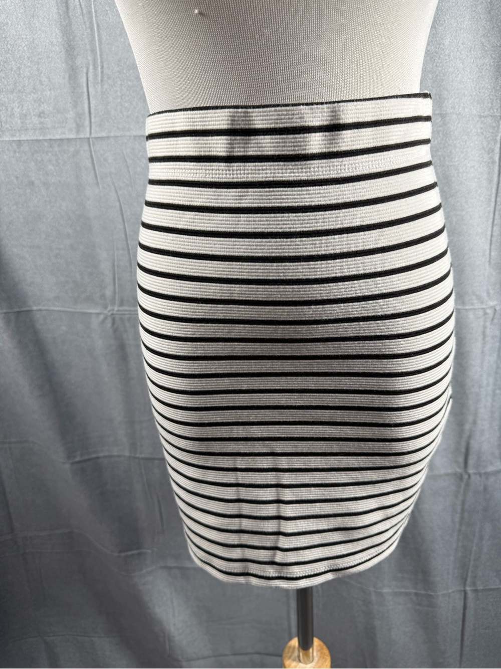 2516-Rue21 Black & White Striped Mini Skirt